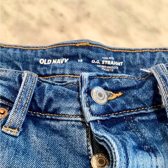 Women’s distressed straight size 12 shorts gently used 🌸🌸🦋🦋 - Picture 3 of 3